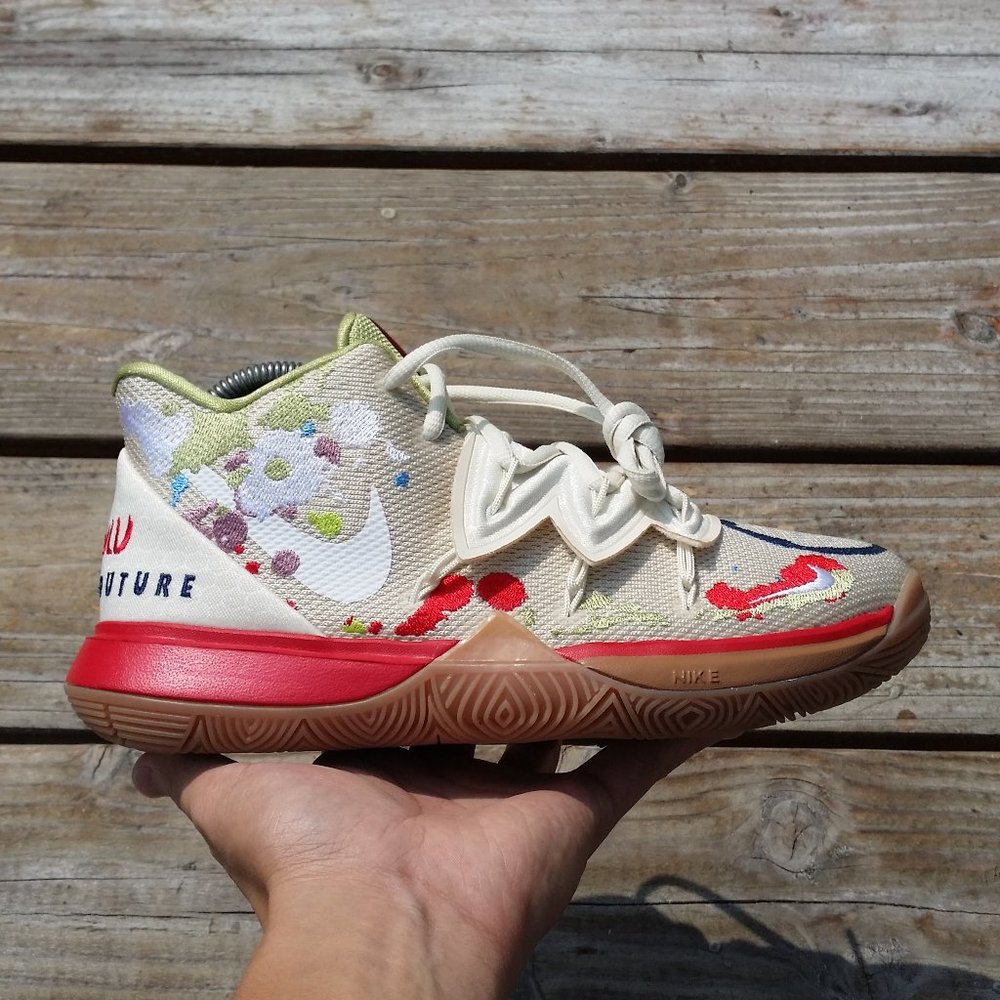 Women Size 7 Nike Kyrie 5 Bandulu Basketball Shoes - Picture 1 of 8